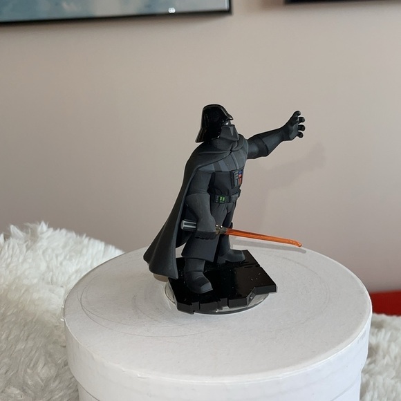 Disney Dark Vader action figure a slight ding on the top of the sward - Picture 5 of 6